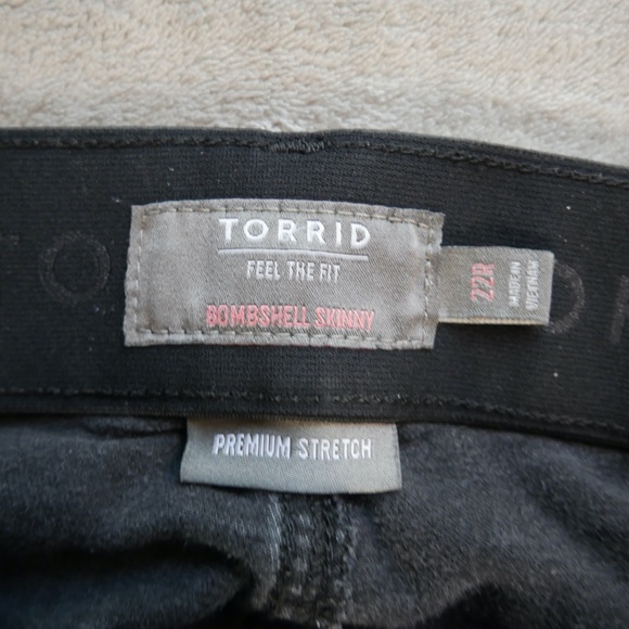 Torrid Bombshell Skinny 22R Black Premium Stretch High Rise Destructed Jeans - Picture 5 of 12